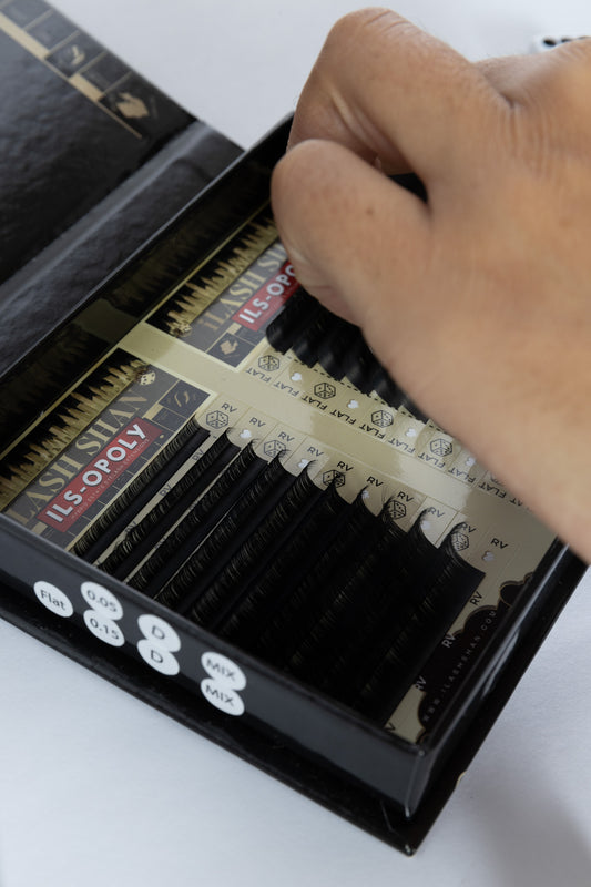 ILS-OPOLY Hybrid Tray™ – The Ultimate Lash Game Changer!